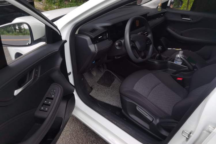 Used Roewe i5 2023 1.5L Manual Comfort Edition Driver Seat