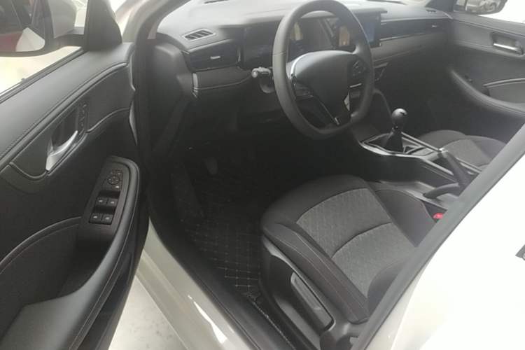Used Roewe i5 2023 1.5L Manual Comfort Edition Driver Seat