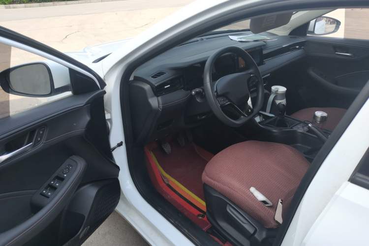Used Roewe i5 2023 1.5L Manual Comfort Edition Driver Seat