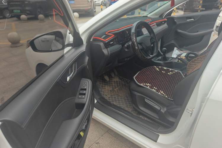 Used Roewe i5 2023 1.5L Manual Comfort Edition Driver Seat