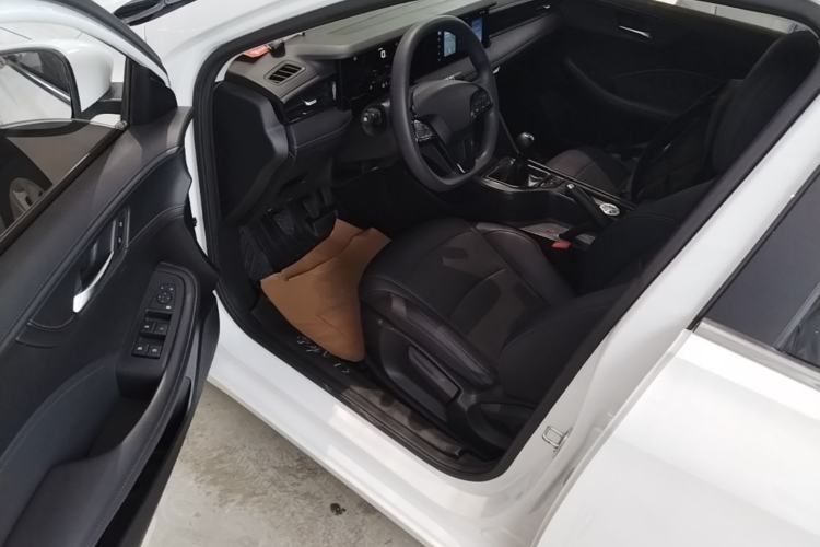 Used Roewe i5 2023 1.5L Manual Excellence Edition Driver Seat