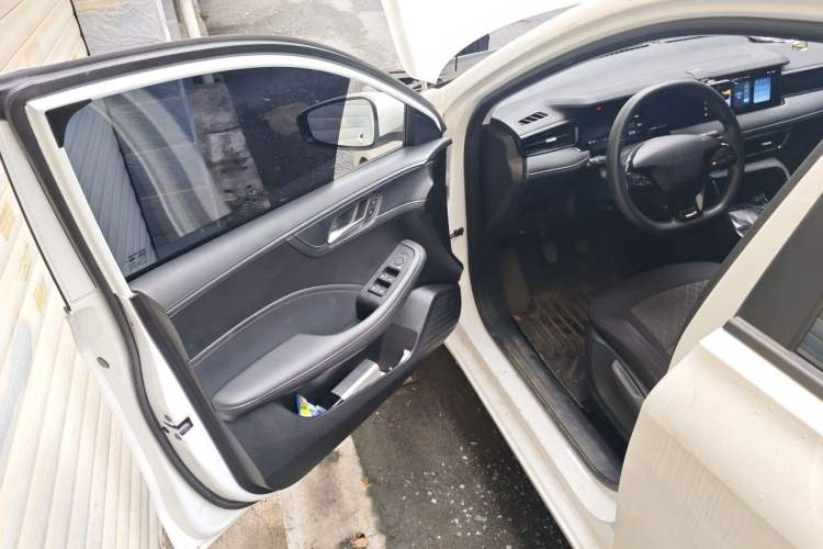 Used Roewe i5 2023 1.5L Manual Comfort Edition Driver Seat