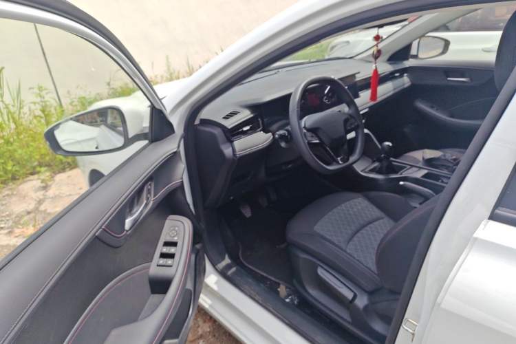 Used Roewe i5 2023 1.5L Manual Comfort Edition Driver Seat