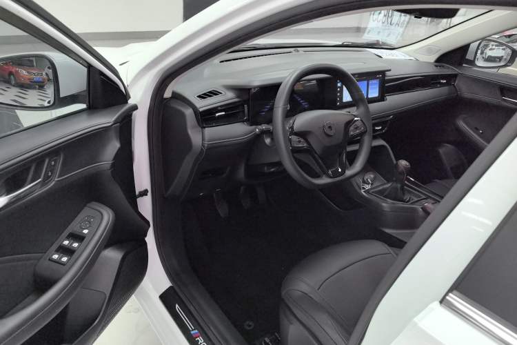 Used Roewe i5 2023 1.5L Manual Excellence Edition Driver Seat