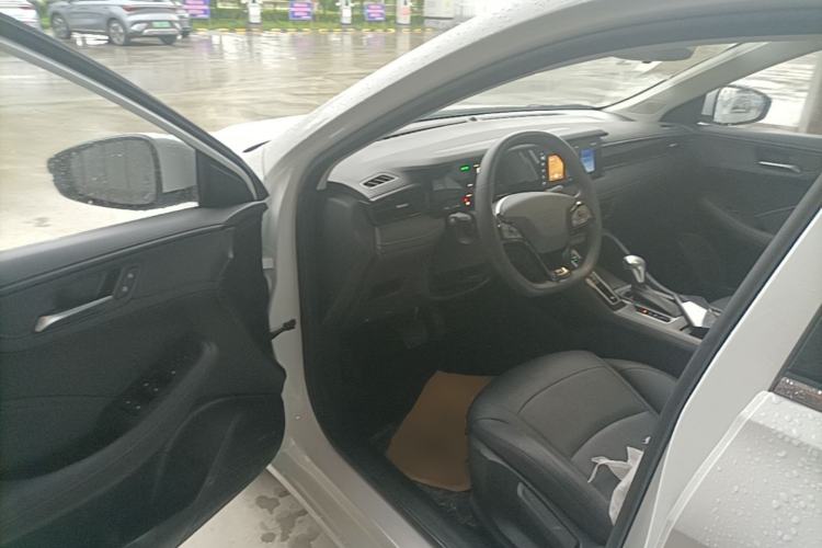 Used Roewe i5 2023 1.5L CVT Luxury Edition Driver Seat