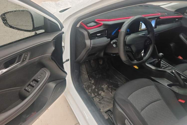 Used Roewe i5 2023 1.5L Manual Comfort Edition Driver Seat