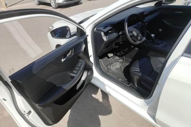 Used Roewe i5 2023 1.5L CVT Luxury Edition Driver Seat