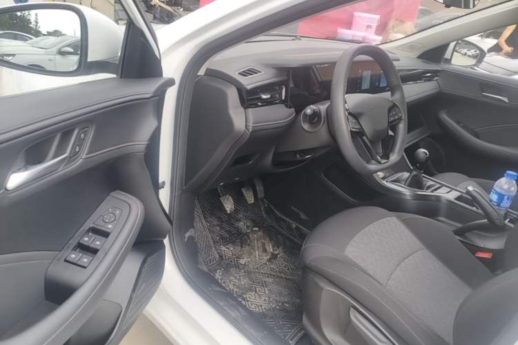 Used Roewe i5 2023 1.5L Manual Comfort Edition Driver Seat