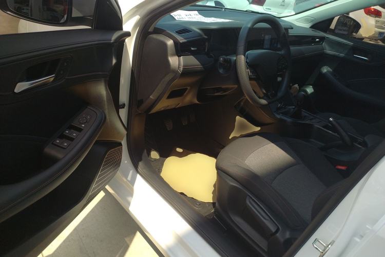 Used Roewe i5 2023 1.5L Manual Comfort Edition Driver Seat