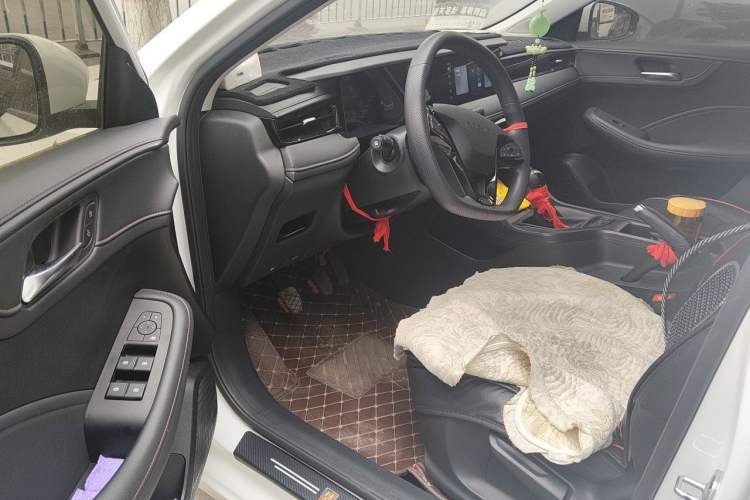 Used Roewe i5 2023 1.5L Manual Comfort Edition Driver Seat