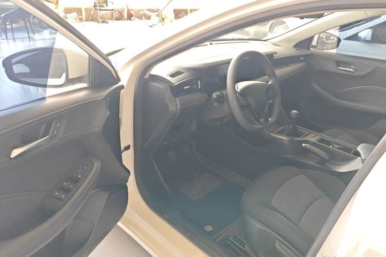 Used Roewe i5 2023 1.5L Manual Comfort Edition Driver Seat