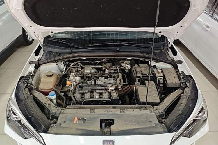 Used Roewe i5 2023 1.5L Manual Comfort Edition Engine Bay