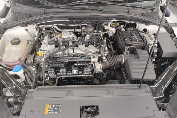 Used Roewe i5 2023 1.5L CVT Luxury Edition Engine Bay