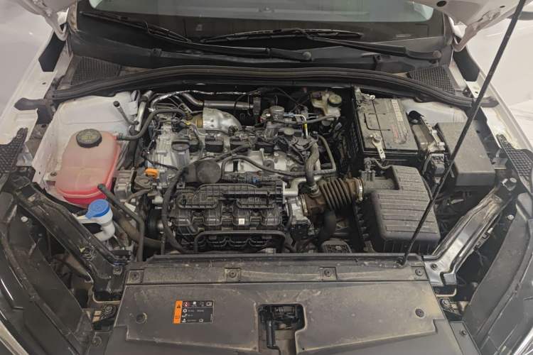 Used Roewe i5 2023 1.5L CVT Luxury Edition Engine Bay