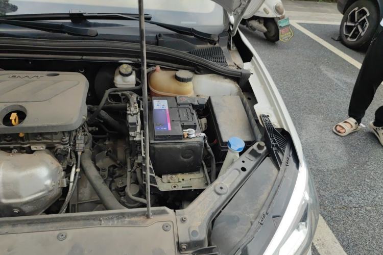 Used Roewe i5 2023 1.5L CVT Luxury Edition Engine Bay Left