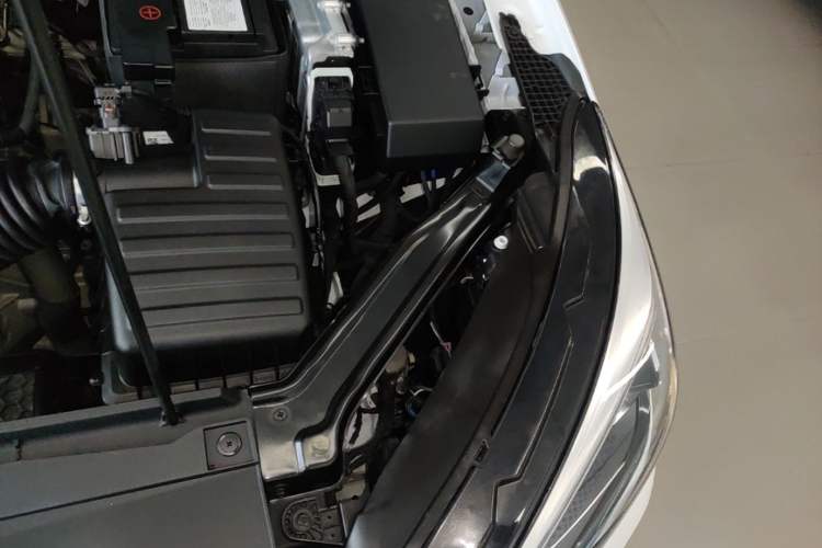 Used Roewe i5 2023 1.5L CVT Luxury Edition Engine Bay Left