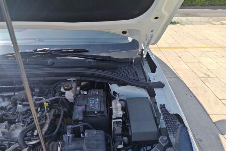Used Roewe i5 2023 1.5L CVT Luxury Edition Engine Bay Left