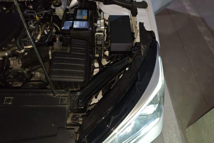 Used Roewe i5 2023 1.5L CVT Luxury Edition Engine Bay Left