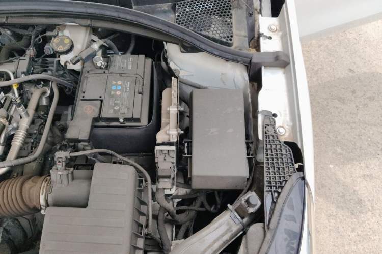 Used Roewe i5 2023 1.5L CVT Luxury Edition Engine Bay Left