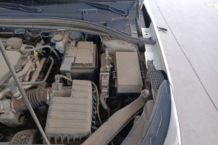 Used Roewe i5 2023 1.5L CVT Luxury Edition Engine Bay Left