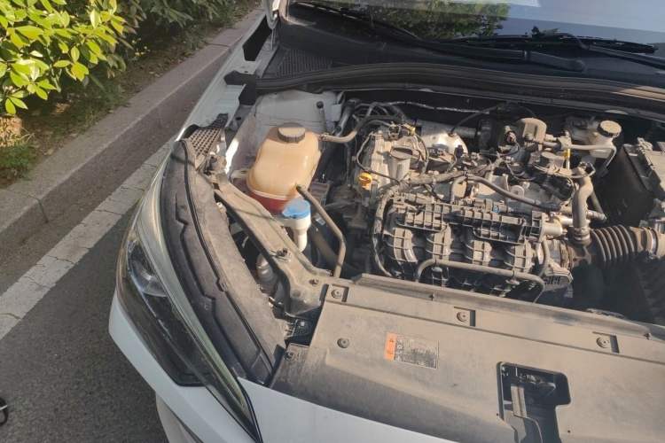 Used Roewe i5 2023 1.5L Manual Comfort Edition Engine Bay Right