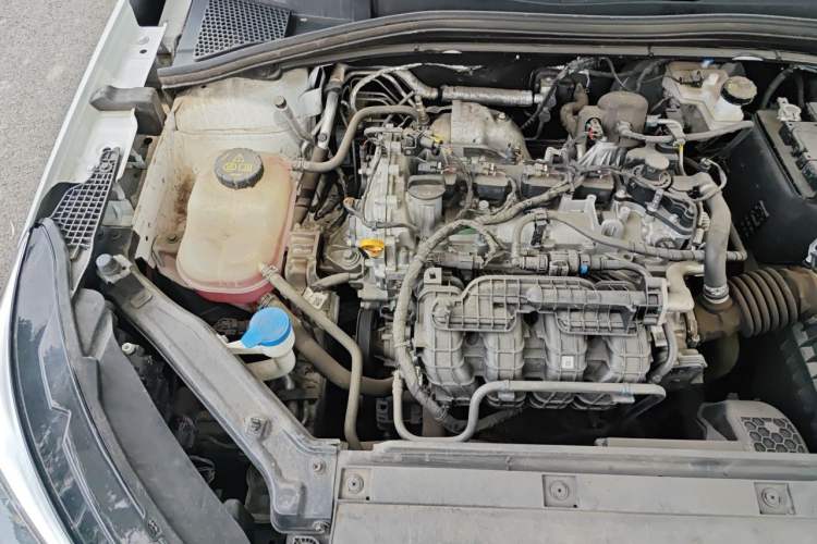 Used Roewe i5 2023 1.5L Manual Comfort Edition Engine Bay Right