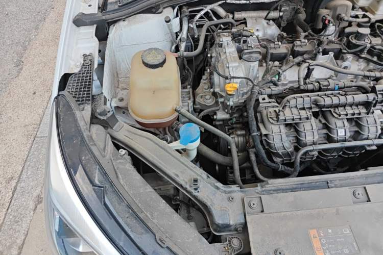 Used Roewe i5 2023 1.5L Manual Comfort Edition Engine Bay Right