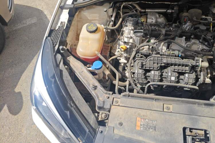 Used Roewe i5 2023 1.5L Manual Comfort Edition Engine Bay Right