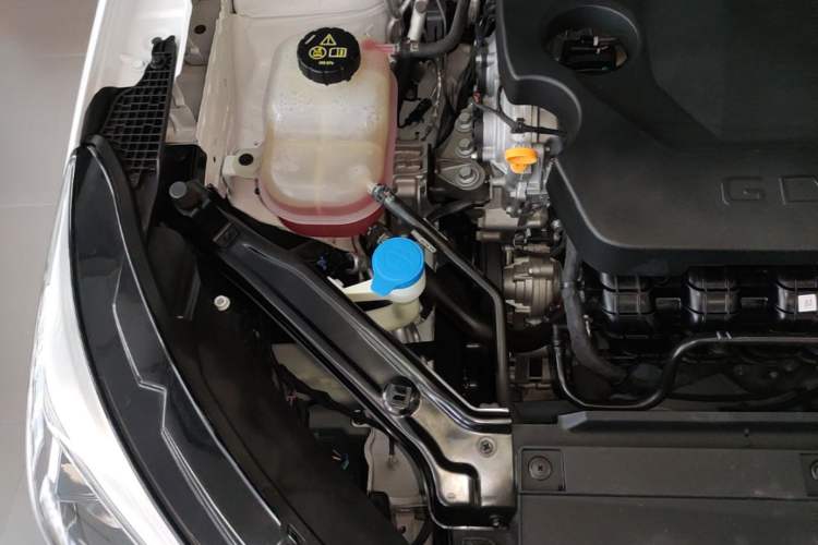 Used Roewe i5 2023 1.5L CVT Luxury Edition Engine Bay Right