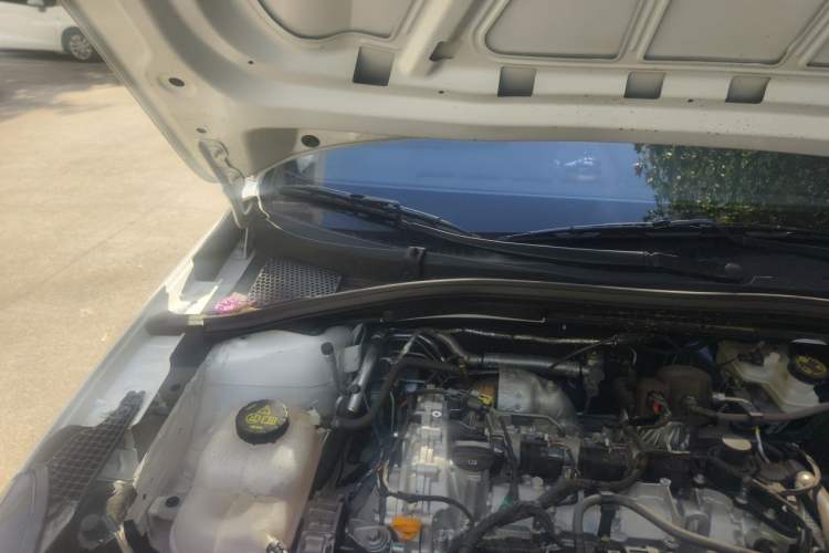 Used Roewe i5 2023 1.5L Manual Comfort Edition Engine Bay Right