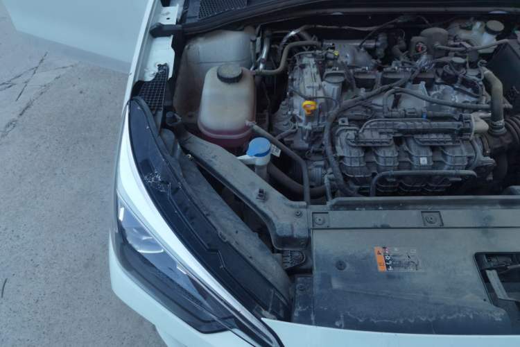 Used Roewe i5 2023 1.5L Manual Comfort Edition Engine Bay Right