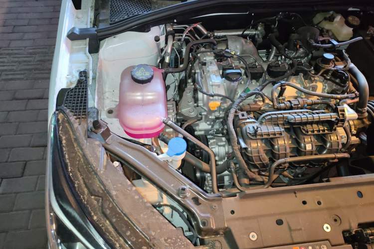Used Roewe i5 2023 1.5L Manual Comfort Edition Engine Bay Right