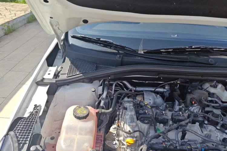 Used Roewe i5 2023 1.5L CVT Luxury Edition Engine Bay Right