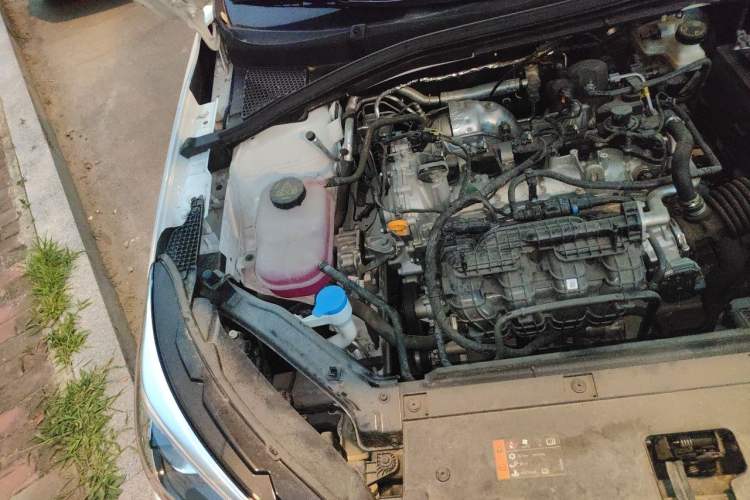 Used Roewe i5 2023 1.5L Manual Comfort Edition Engine Bay Right