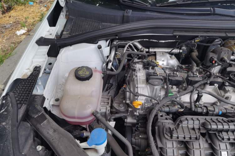 Used Roewe i5 2023 1.5L Manual Comfort Edition Engine Bay Right