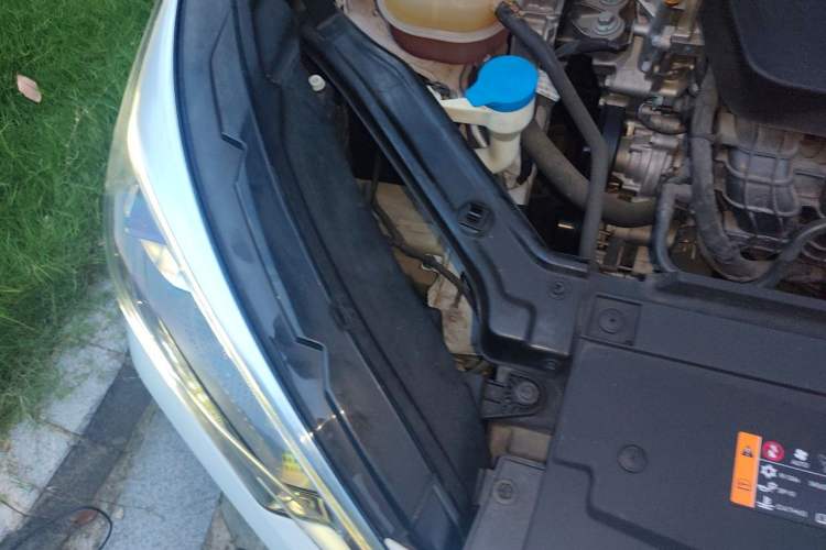 Used Roewe i5 2023 1.5L CVT Flagship Edition Engine Bay Right
