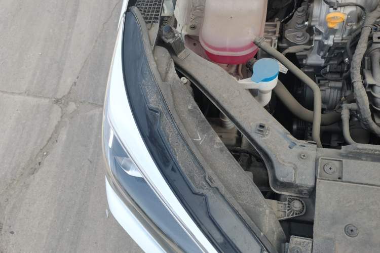 Used Roewe i5 2023 1.5L Manual Comfort Edition Engine Bay Right