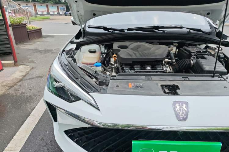 Used Roewe i5 2023 1.5L CVT Luxury Edition Engine Bay Right