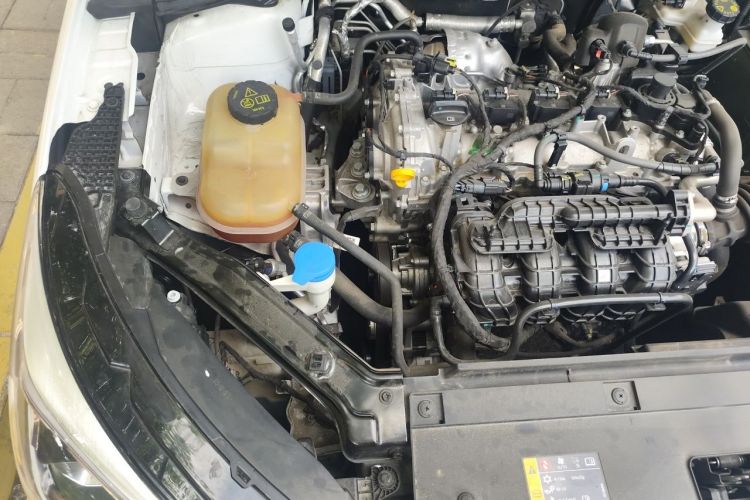 Used Roewe i5 2023 1.5L Manual Comfort Edition Engine Bay Right