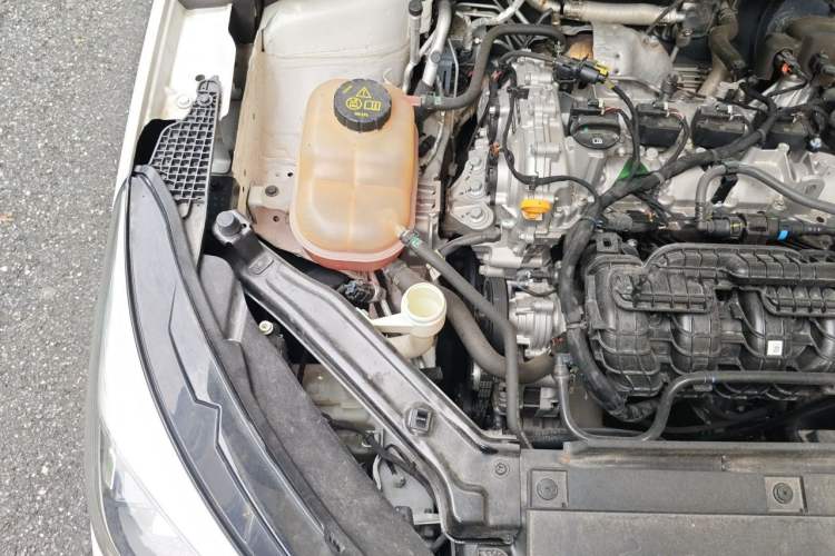 Used Roewe i5 2023 1.5L Manual Comfort Edition Engine Bay Right