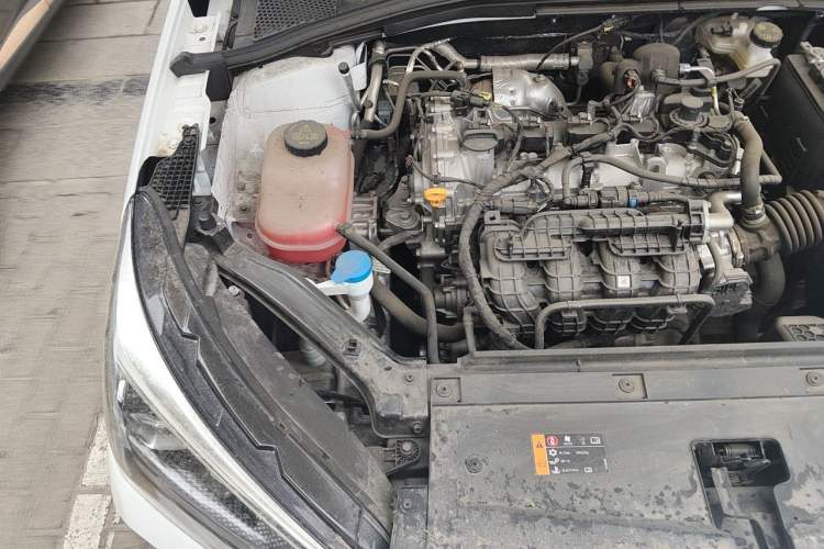 Used Roewe i5 2023 1.5L Manual Comfort Edition Engine Bay Right