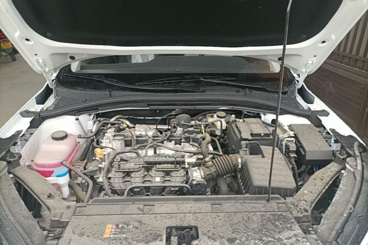 Used Roewe i5 2023 1.5L CVT Luxury Edition Engine Bay