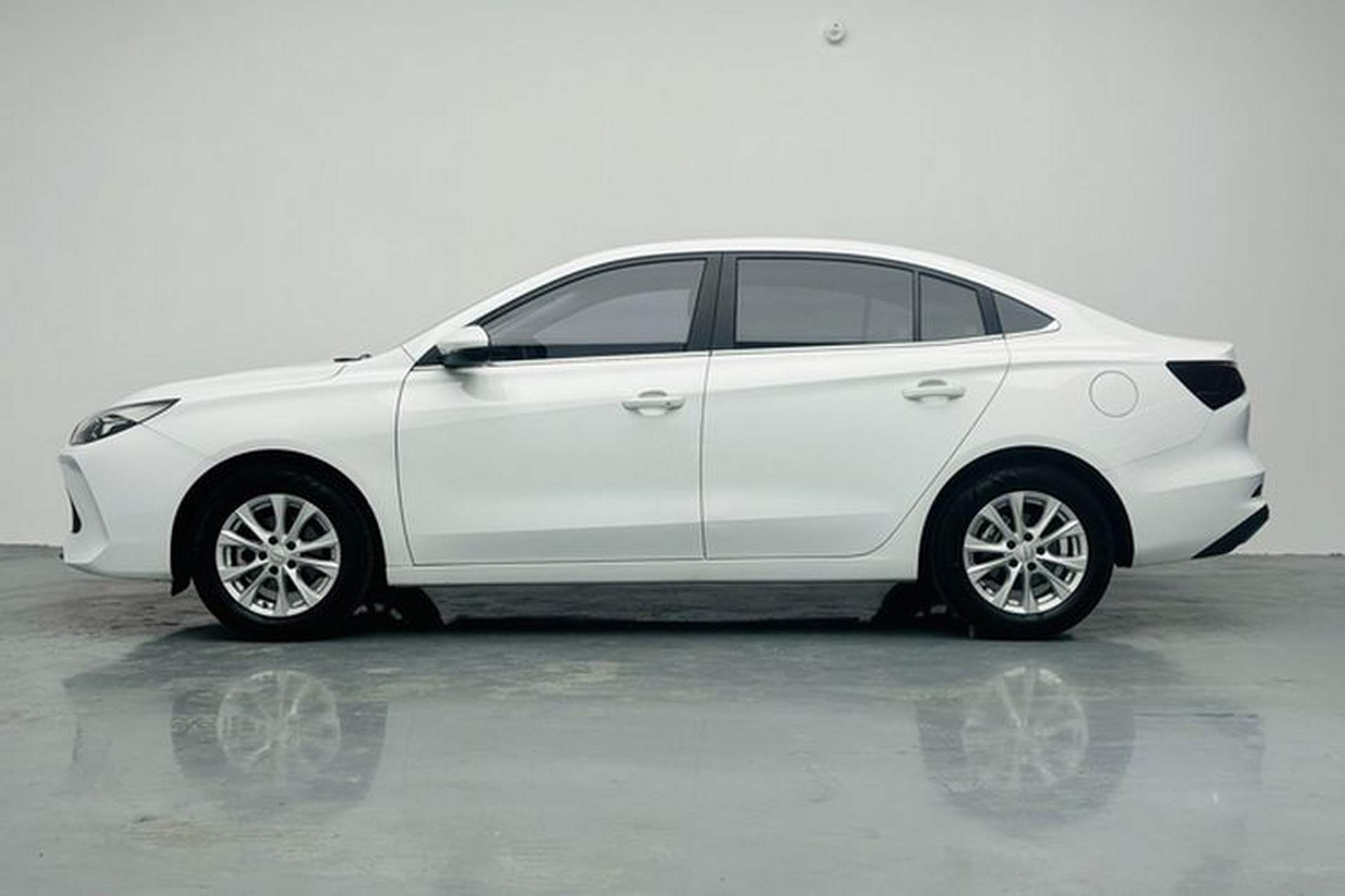 Used Roewe i5 2023 1.5L CVT Luxury Edition Exterior 1