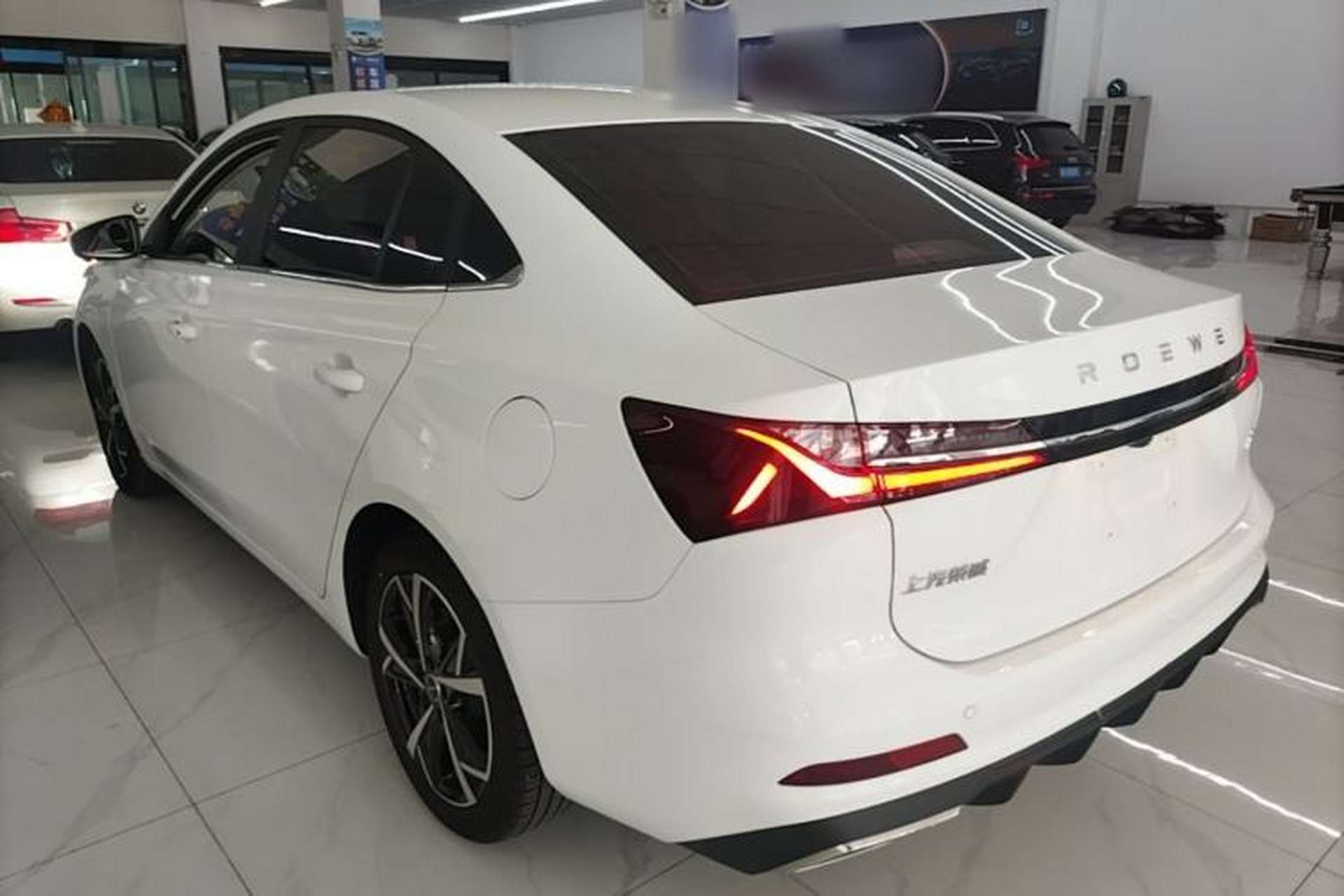 Used Roewe i5 2023 1.5L CVT Luxury Edition Exterior 2