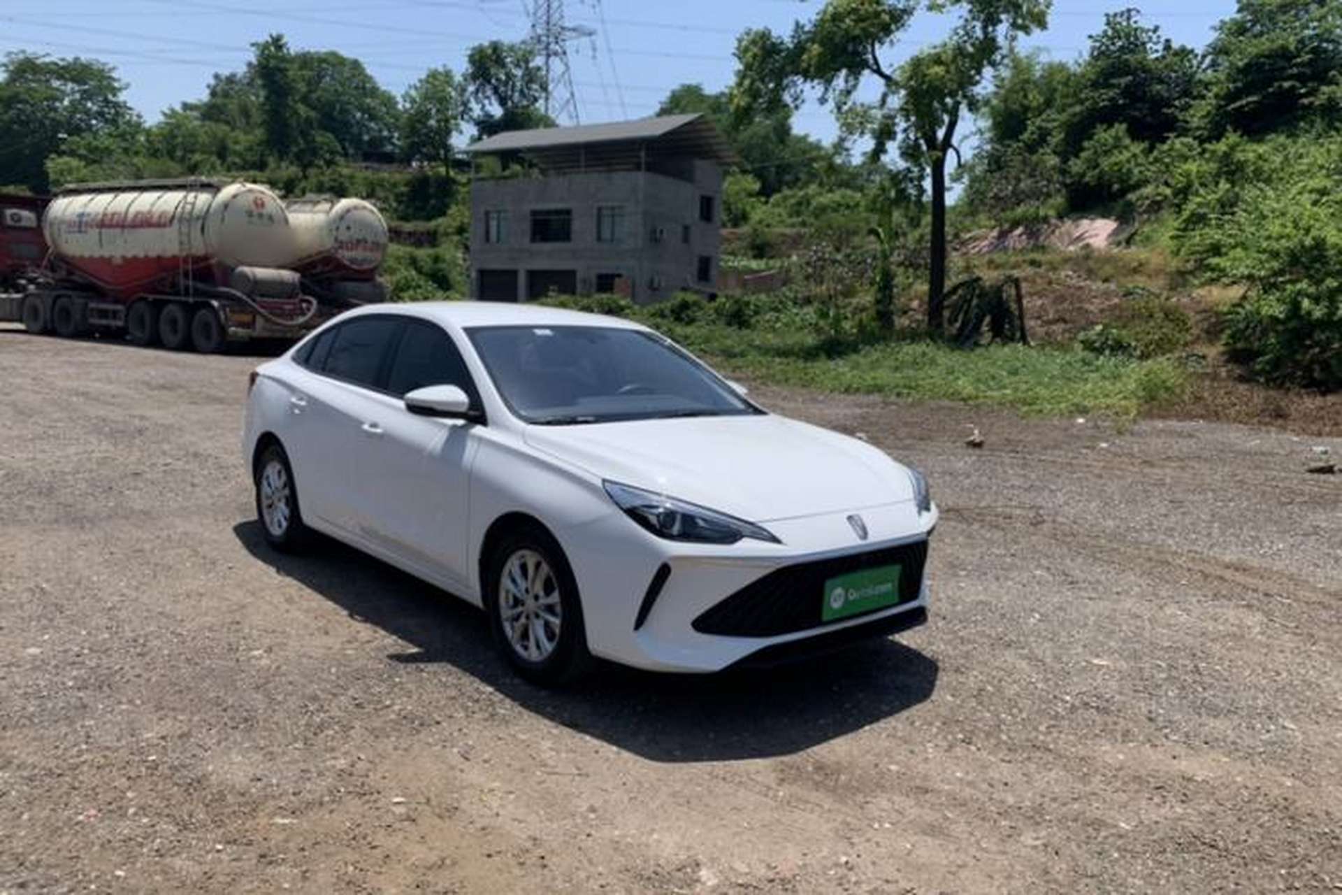 Used Roewe i5 2023 1.5L Manual Comfort Edition Exterior 2