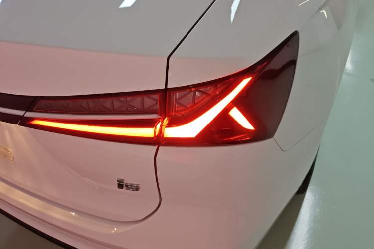 Used Roewe i5 2023 1.5L CVT Luxury Edition Exterior 2
