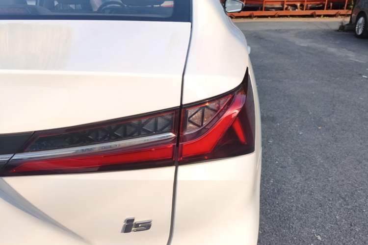 Used Roewe i5 2023 1.5L CVT Luxury Edition Exterior 3