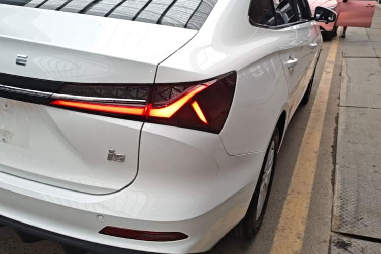 Used Roewe i5 2023 1.5L CVT Luxury Edition Exterior 3