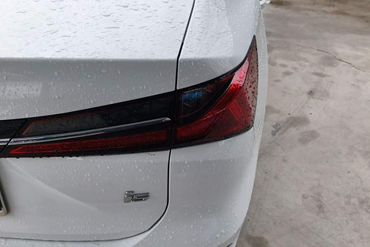 Used Roewe i5 2023 1.5L Manual Excellence Edition Exterior 3