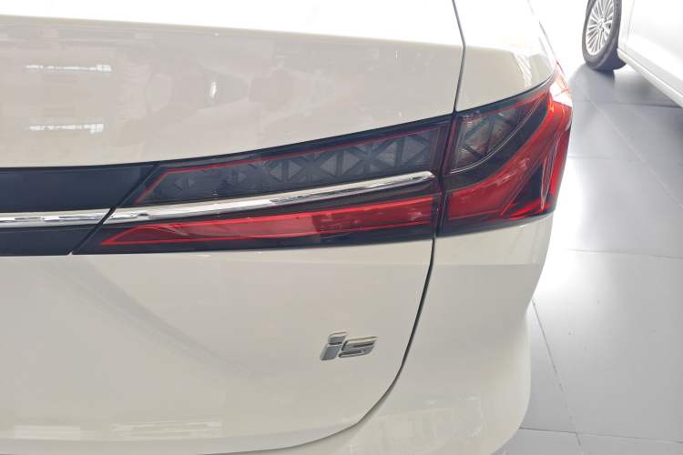 Used Roewe i5 2023 1.5L Manual Comfort Edition Exterior 3